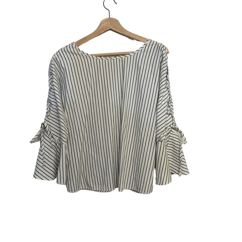 Capri Laced 3/4 Bell Sleeve White and Gray Stripes Womens Size Large
